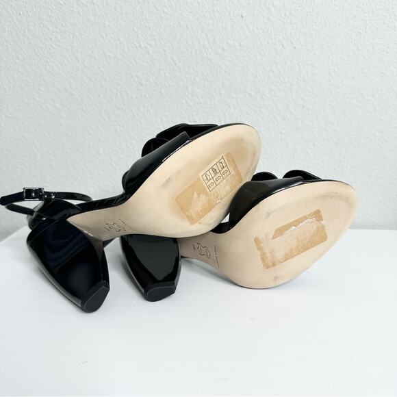 Elegant Black Heeled Sandals - Picture 9 of 10